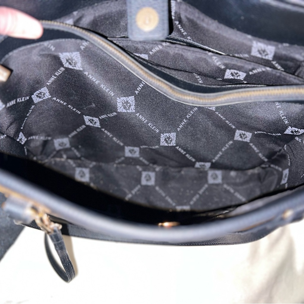Black Pebbled Leather Tote Bag with Gold Hardware - Picture 7 of 8
